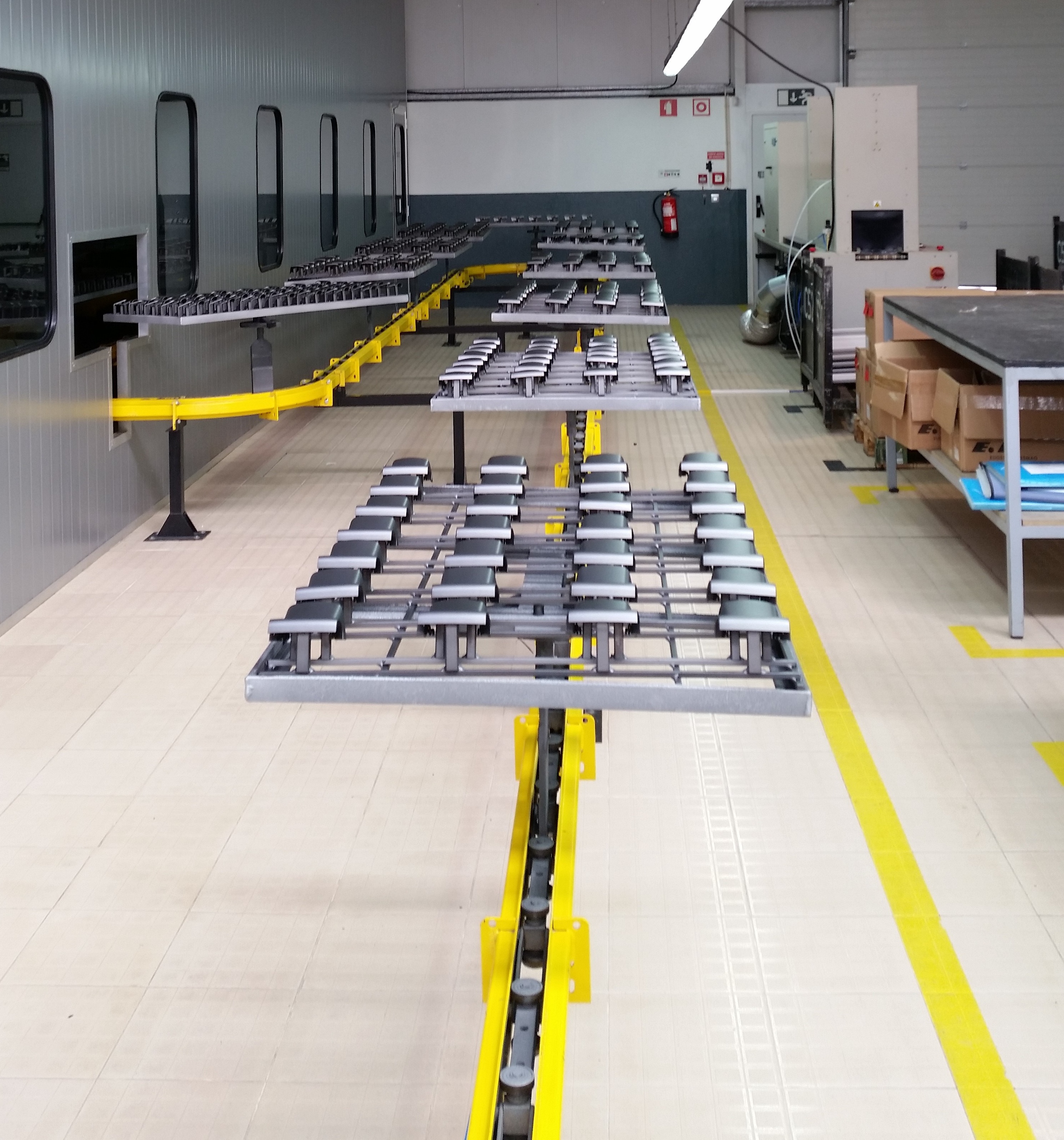 MONORAIL INVERTIDO PARA PINTURA DE PIEZAS DE PLASTICO 5
